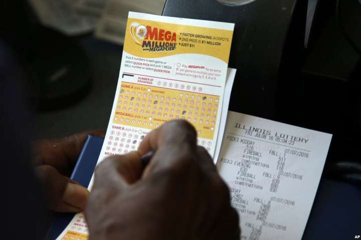 В США супруги из выиграли $1,8 млн, обнаружив забытый лотерейный билет