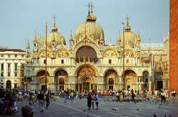 У Венеції поліція оштрафувала п’ятирічного хлопчика, який гасав на самокаті 