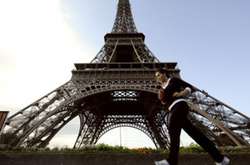 У Парижі на аукціон виставлять частину Ейфелевої вежі