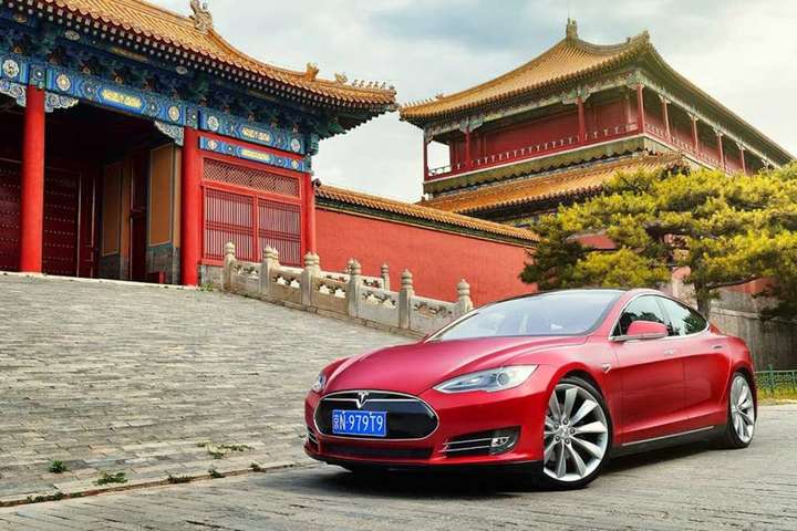Tesla снизила цены на электромобили для Китая