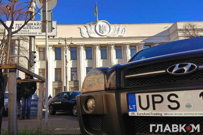 Порошенко підписав закони щодо «євроблях» і звернувся до власників авто