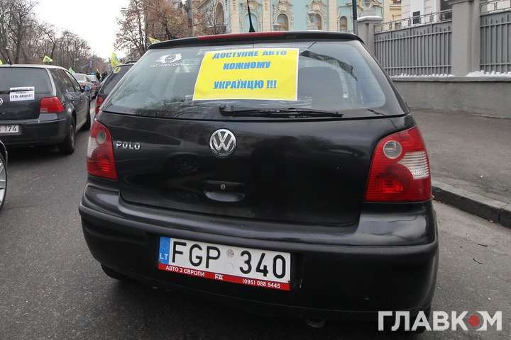 Порошенко подписал законы о растаможке авто на еврономерах