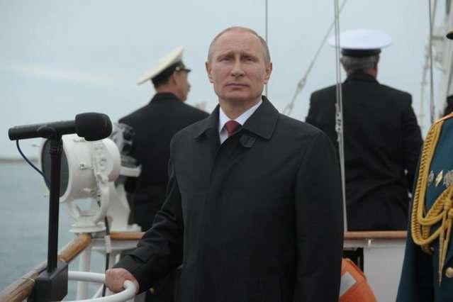 Путін прибув до окупованого Криму обговорювати «майбутнє Росії»