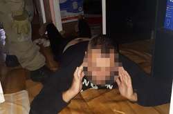 Двох виконавців та їх можливих спільників затримали за місцем проживання
