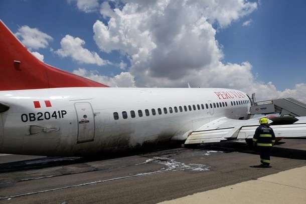 В Болівії у пасажирського Boeing під час посадки відпало шасі 