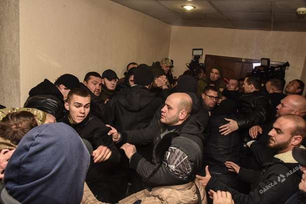 Поліція Одеси затримала 49 осіб, які влаштували побоїще в суді 