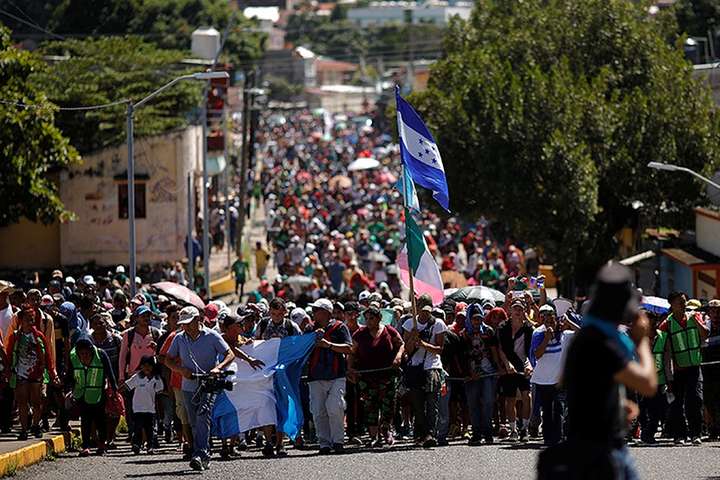 На кордоні Мексики і США оголосили «гуманітарну кризу» через мігрантів