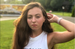 Несовершеннолетняя дочь Поляковой станцевала на пилоне (фото)