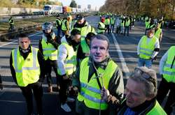 У Франції продовжуються «бензинові» протести: поліція застосувала сльозогінний газ