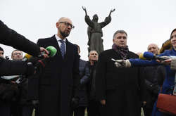 Арсеній Яценюк у День пам’яті жертв Голодомору: Пам’ятаючи про минуле - ми боремося і виборемо своє майбутнє