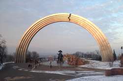 На арці Дружби народів у Києві з’явилася «тріщина»