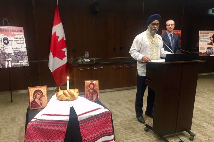 В уряді Канади вшанували пам'ять жертв Голодомору та запалили свічку