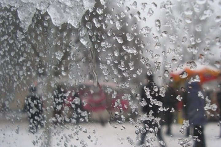 Погода 25 листопада: синоптики обіцяють потепління, місцями пройде сніг