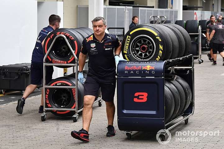 Формула-1 продовжила угоду з Pirelli на постачання шин до 2023 року
