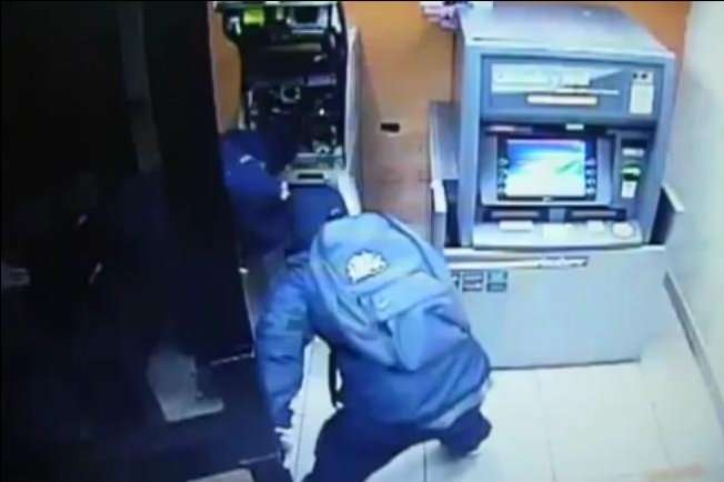 На Вінниччині «обчистили» банкомат