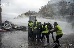 «Бензинові» протести у Франції: поліція затримала вже 130 осіб