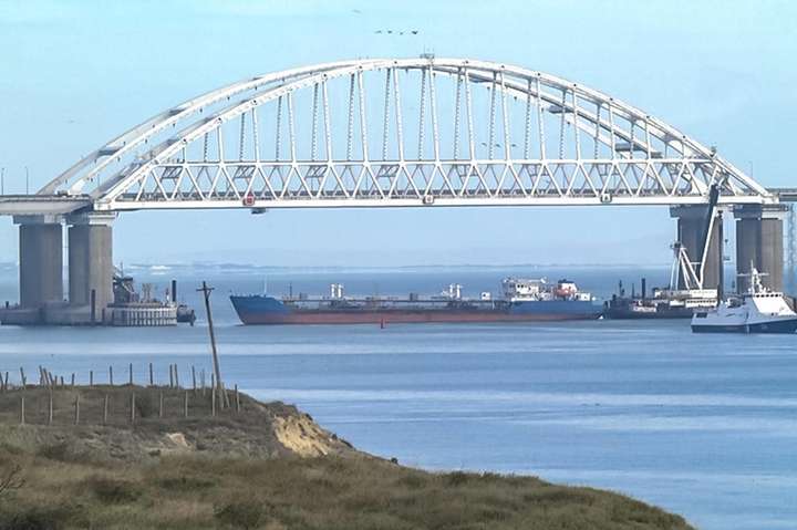 Росія застосувала зброю проти українського судна в Керченській протоці
