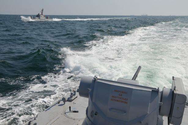 ФСБ РФ відправила захоплені кораблі України до окупованої Керчі