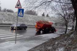 У Києві на дорогах ожеледиця: на приватних автівках краще не виїжджати
