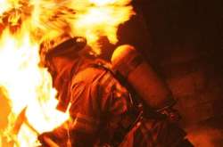 Внаслідок займання згоріли особисті речі та меблі, закопчено стіни та стелю квартири