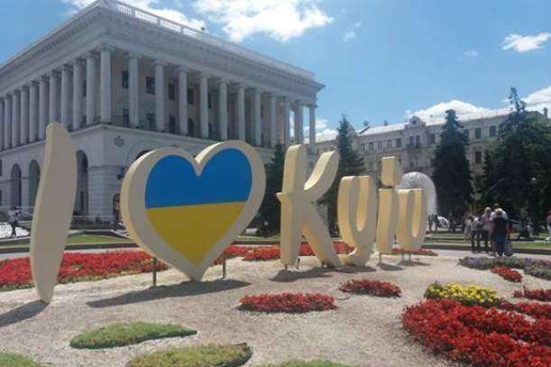 На Майдані оновлять великий напис «I love Kyiv»