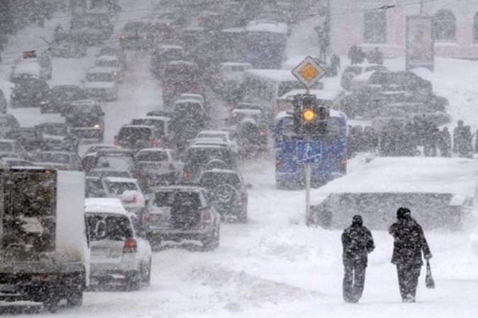 Синоптики попередили про різке погіршення погоди: снігопади та ожеледиця