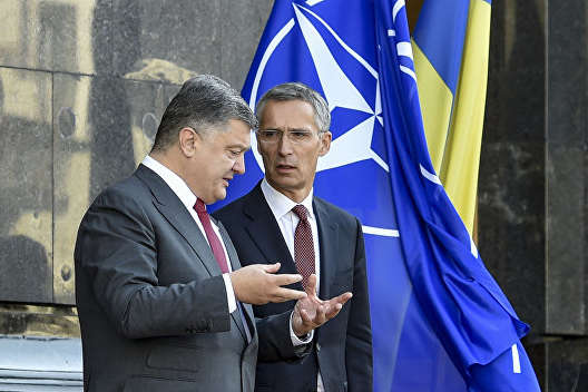 Порошенко і Столтенберг домовились про надзвичайне засідання комісії Україна-НАТО