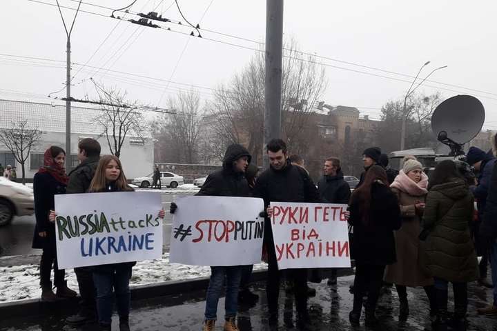 Студенти вийшли на акцію протесту під посольство РФ у Києві (фото)