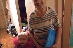 На Порика затримали п’яну маму, яка пила алкоголь біля дитини