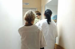  Надію Савченко ведуть на операцію 