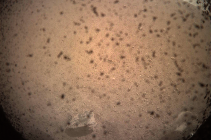 У NASA отримали перший знімок з Марса