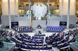 Бундестаг -  конституційний та законодавчий орган на федеральному рівні в  Федеративній Республіці Німеччина , нижня палата парламенту ФРН 