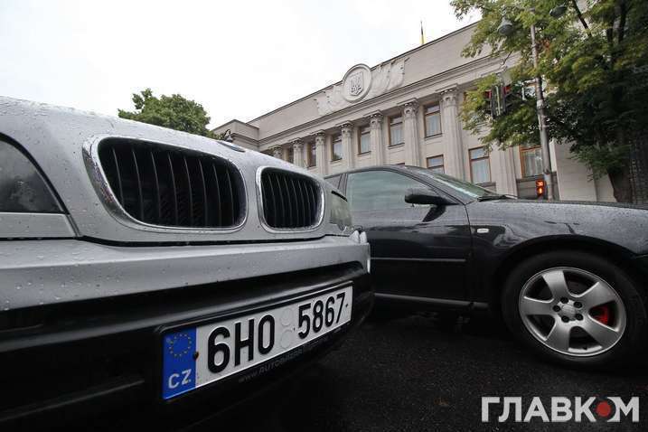 В Україні розмитнили перший автомобіль на «євробляхах» по-новому
