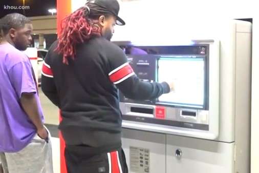В США банкомат видавав 100 доларів замість 20