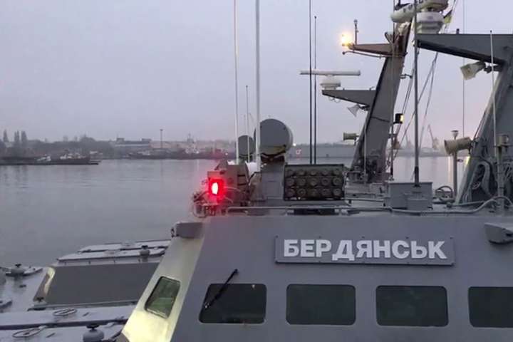 В окупованому Криму суд заарештував трьох поранених українських моряків