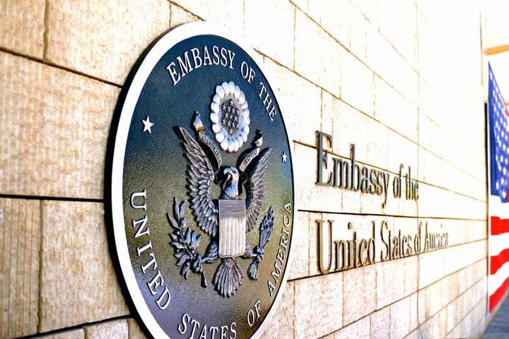 Посольство США радить американцям уникати демонстрацій через воєнний стан в Україні