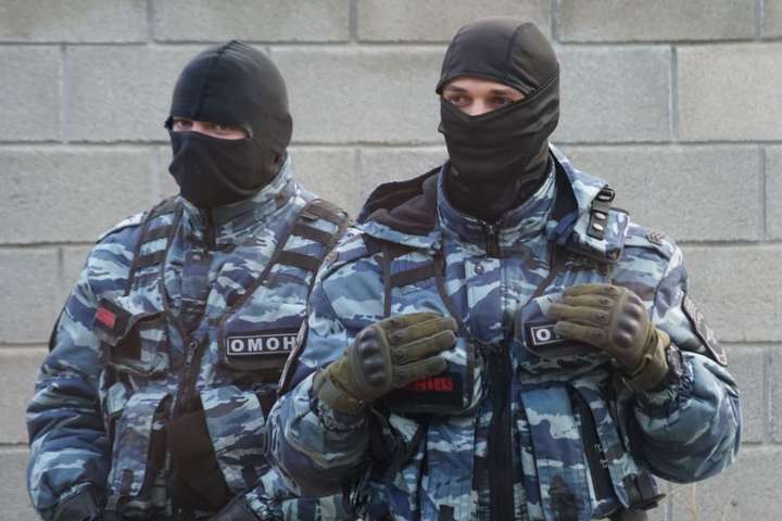 В окупованому Криму проходить обшук в активістки Українського культурного центру