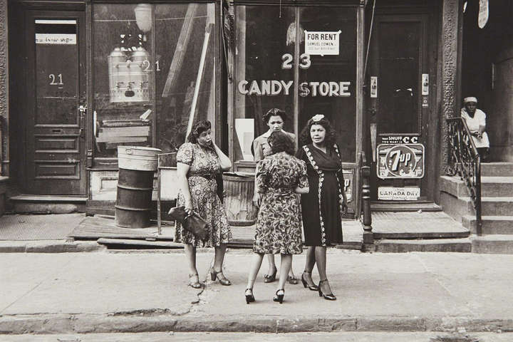 Лирика, мистика и тихая драма. Как выглядела уличная жизнь Нью-Йорка 1930-1980-х годов