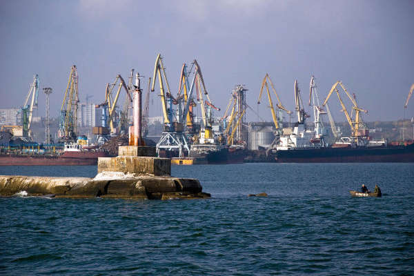 У Маріуполі розповіли, чому залізниця не замінить заблокований Росією морський порт