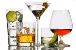 Врач назвала самые опасные алкогольные напитки для кожи