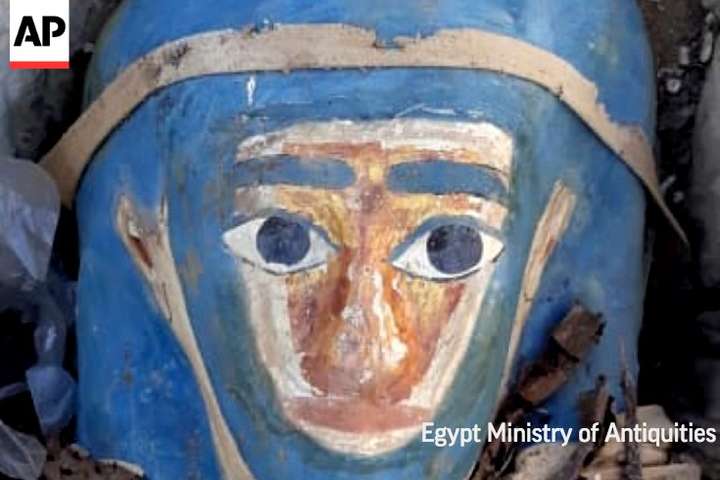 В Египте найдены нетронутые саркофаги с мумиями (фото)