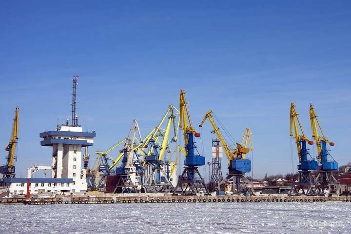  Стало відомо, скільки суден через блокування Росією Азовського моря, не можуть зайти і вийти з порту Маріуполя