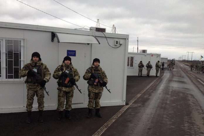 Бойовики обстріляли пункт пропуску «Майорське» на Донбасі