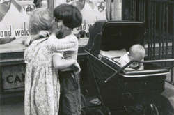 Уличная жизнь Нью-Йорка с 1930-х до 80-х годов в фотографиях Элен Левитт