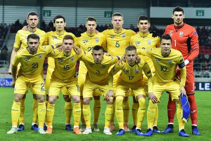 Збірна України втратила одну сходинку у рейтингу ФІФА, пропустивши Словаччину