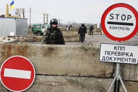 Україна через воєнний стан закрила для іноземців в'їзд до Криму 