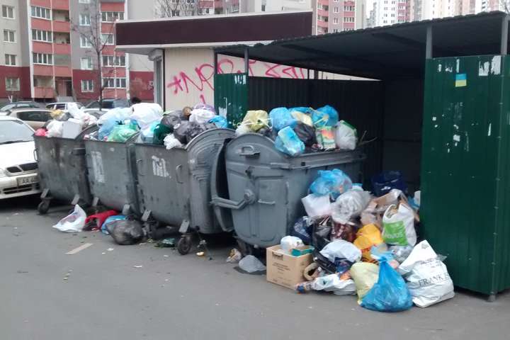 Влада Києва знову хоче підвищити тарифи на вивезення сміття