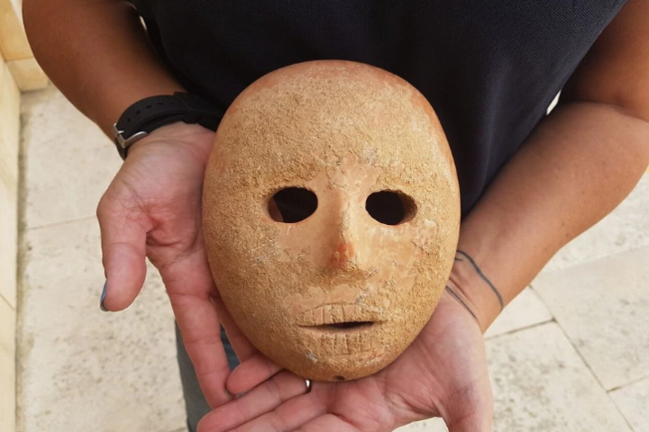 В Ізраїлі знайшли кам'яну маску, якій 9000 років