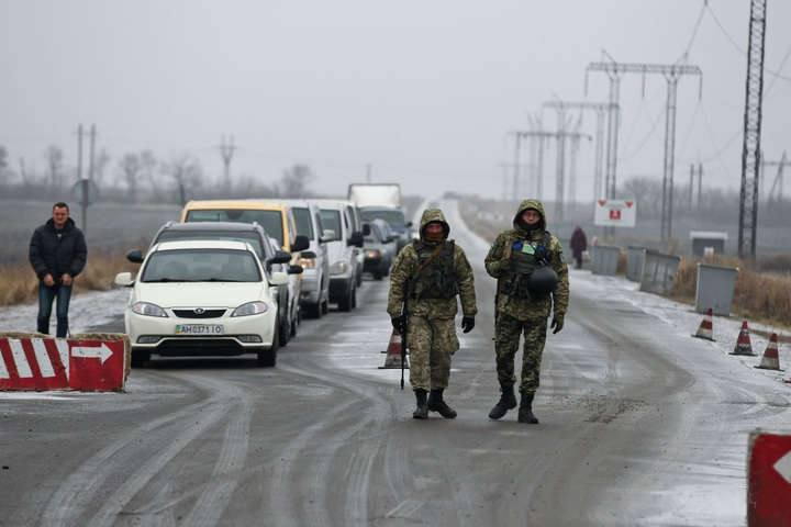 Завтра пункти пропуску на Донбасі перейдуть на зимовий режим роботи