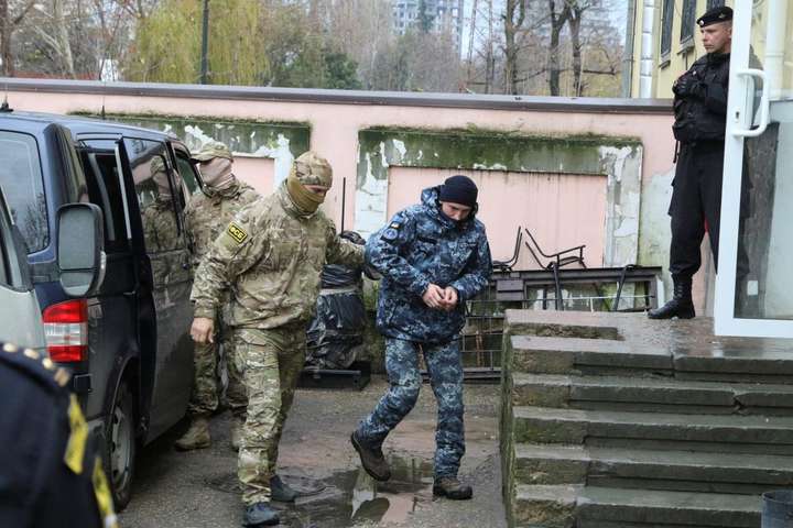 Окупанти переправили до Москви усіх полонених українських моряків 